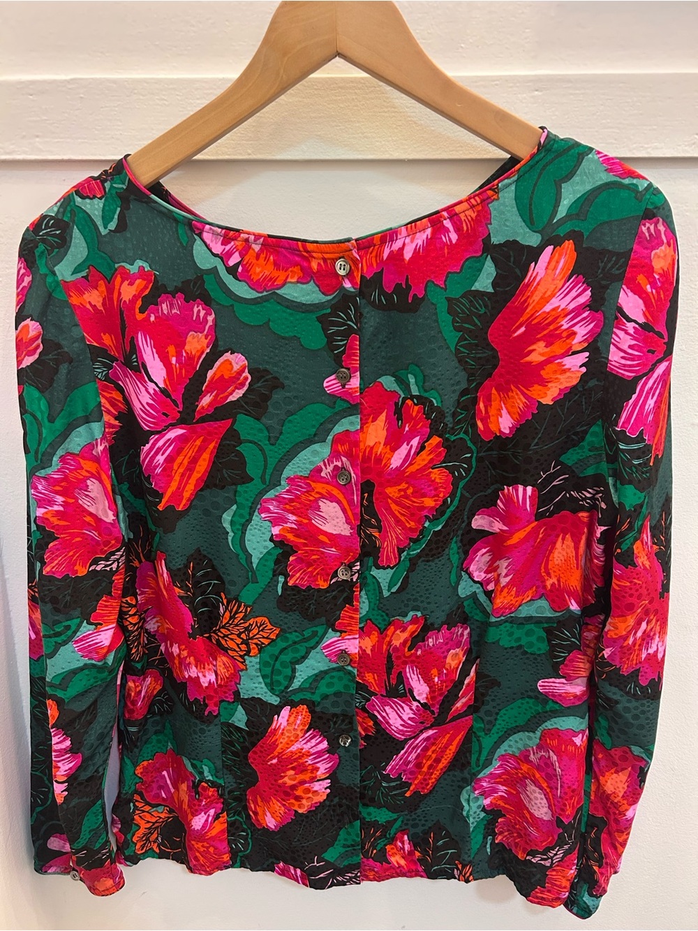 Vintage Evan Picone Green and Pink Floral Long-Sleeve Crewneck Top in SILK - Picture 8 of 8